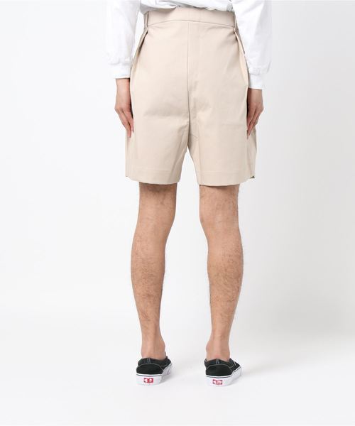HED MAYNER（ヘドメイナー）の「HED MAYNER ヘド メイナー / BERMUDA（その他パンツ・メンズ・ベージュ・38/40）」の2枚目の写真