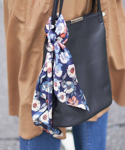 DISCOAT(ディスコート)の「スカーフ58×58(バンダナ/スカーフ・レディース・ベージュ/ネイビー/イエロー/ピンク・FREE)」の3枚目の写真