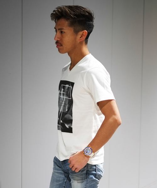 GOSTAR DE FUGA（ゴスタール ジフーガ）の「モノクロデザインVネック半袖Tカットソー/半袖Tシャツ（Tシャツ/カットソー・メンズ・ホワイト/ブラック・M/L）」の3枚目の写真