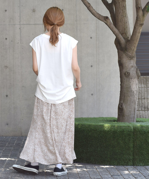 w closet（ダブルクローゼット）の「ロゴプリントノースリTee（Tシャツ/カットソー・レディース・オフホワイト/キャメル/スミクロ・FREE）」の17枚目の写真