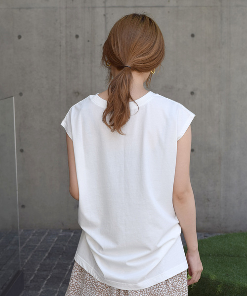 w closet（ダブルクローゼット）の「ロゴプリントノースリTee（Tシャツ/カットソー・レディース・オフホワイト/キャメル/スミクロ・FREE）」の7枚目の写真