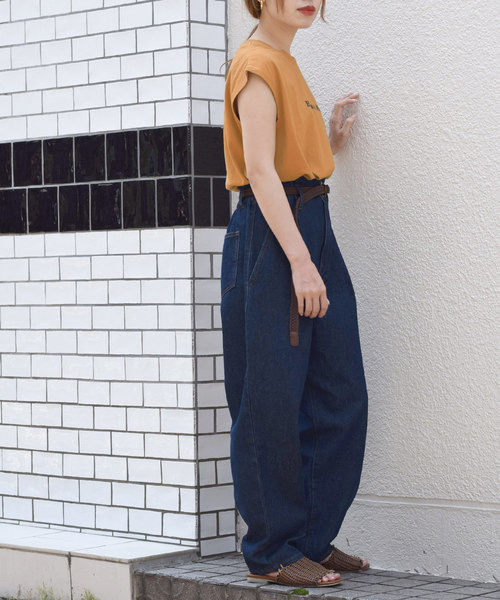w closet（ダブルクローゼット）の「ロゴプリントノースリTee（Tシャツ/カットソー・レディース・オフホワイト/キャメル/スミクロ・FREE）」の6枚目の写真