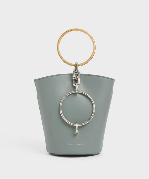 CHARLES & KEITH（チャールズ & キース）の「メタルリング ハンドルバケツバック/ Metal Ring Handle Bucket Bag（ショルダーバッグ・レディース・ホワイト/ベージュ/セージグリーン/スモークピンク・S）」の4枚目の写真