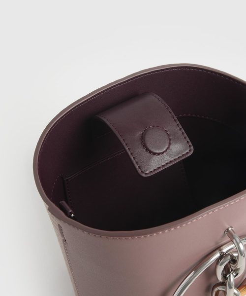 CHARLES & KEITH（チャールズ & キース）の「メタルリング ハンドルバケツバック/ Metal Ring Handle Bucket Bag（ショルダーバッグ・レディース・ホワイト/ベージュ/セージグリーン/スモークピンク・S）」の9枚目の写真
