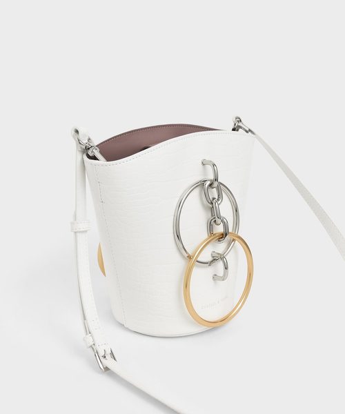 CHARLES & KEITH（チャールズ & キース）の「メタルリング ハンドルバケツバック/ Metal Ring Handle Bucket Bag（ショルダーバッグ・レディース・ホワイト/ベージュ/セージグリーン/スモークピンク・S）」の17枚目の写真