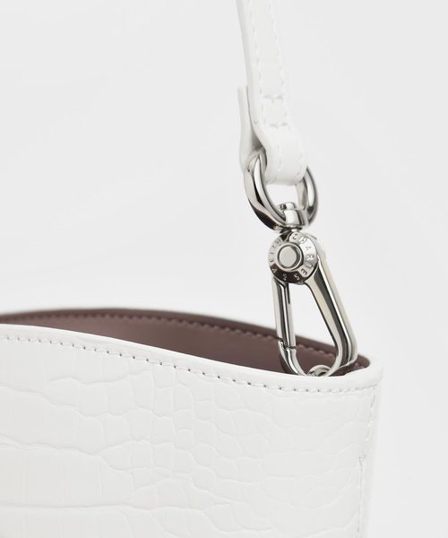 CHARLES & KEITH（チャールズ & キース）の「メタルリング ハンドルバケツバック/ Metal Ring Handle Bucket Bag（ショルダーバッグ・レディース・ホワイト/ベージュ/セージグリーン/スモークピンク・S）」の12枚目の写真