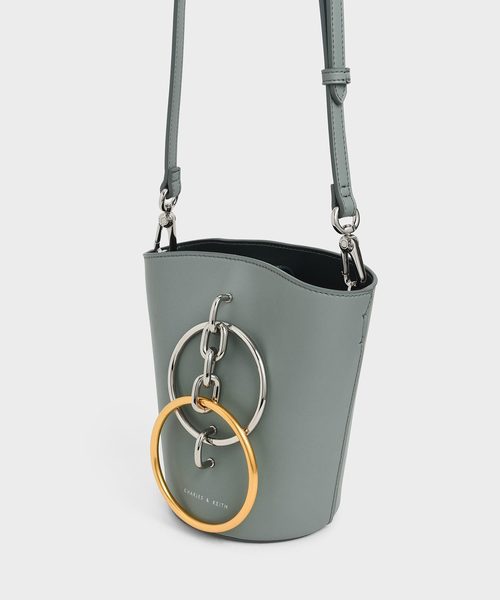 CHARLES & KEITH（チャールズ & キース）の「メタルリング ハンドルバケツバック/ Metal Ring Handle Bucket Bag（ショルダーバッグ・レディース・ホワイト/ベージュ/セージグリーン/スモークピンク・S）」の8枚目の写真