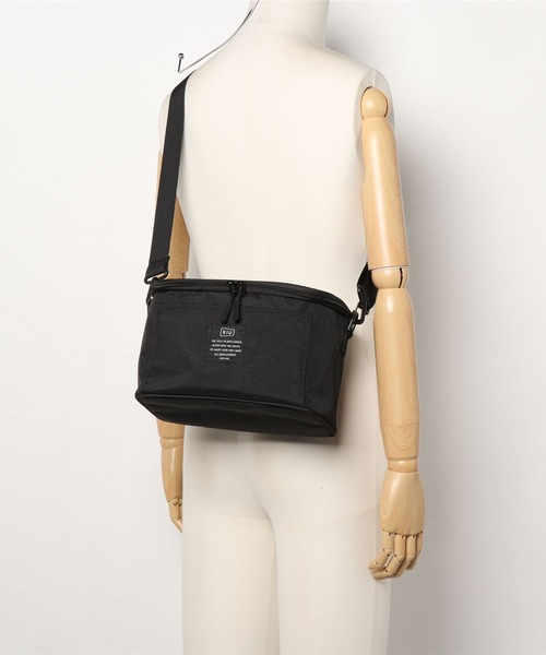 KiU（キウ）の「600D ソフトクーラーバッグ　5L（アウトドアグッズ・メンズ・レオパード/グレー系その他/ホワイト系その他/ブラック系その他/ブラック/カーキ/ブラック系その他2/ホワイト×ブルー/カラフル/ベージュ系その他/レッド系その他/ブルー系その他/ブルー系その他2/タイガーカモ/ブラック×カーキ/ブルー系その他3/ダークグリーン系/ベージュ系その他2/ホワイト系その他2・FREE）」の20枚目の写真