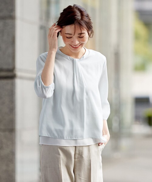 J.PRESS Ladies（J.プレス レディス）の「レイヤードボウタイ ストライプ カットソー（Tシャツ/カットソー・レディース・ベージュ系1/ピンク系1/スモーキーグリーン系1・SMALL）」の2枚目の写真