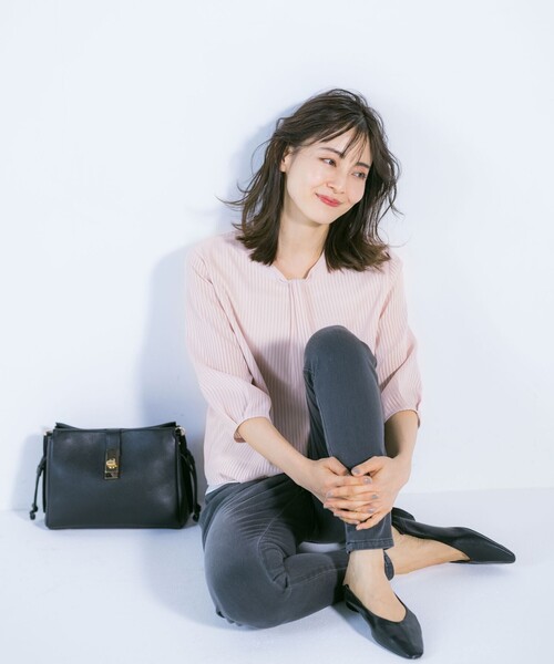 J.PRESS Ladies（J.プレス レディス）の「レイヤードボウタイ ストライプ カットソー（Tシャツ/カットソー・レディース・ベージュ系1/ピンク系1/スモーキーグリーン系1・SMALL）」の4枚目の写真