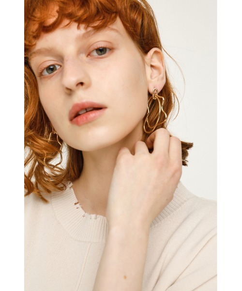 SLY（スライ）の「ABSTRACT HOOP P/EARRING（ピアス（両耳用）・レディース・シルバー/ゴールド・FREE）」の6枚目の写真