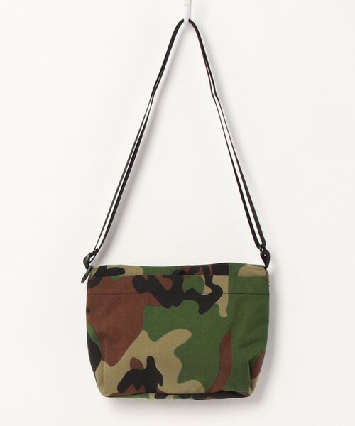 hellolulu（ハロルル）の「hellolulu CANA CAMO Compact Utility Bag － 731479（ショルダーバッグ・レディース・カモフラージュ・ONE）」の2枚目の写真