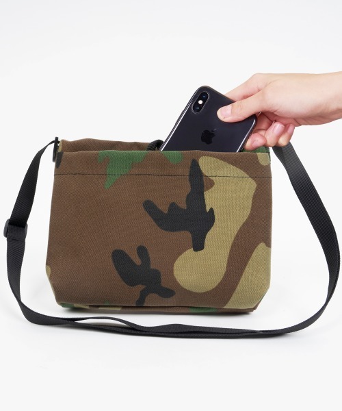 hellolulu（ハロルル）の「hellolulu CANA CAMO Compact Utility Bag － 731479（ショルダーバッグ・レディース・カモフラージュ・ONE）」の6枚目の写真