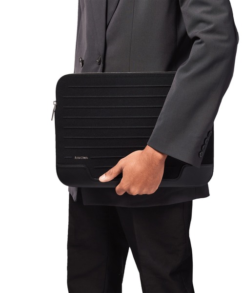 RIMOWA（リモワ）の「フラットポーチ ブラック（ハンドバッグ・レディース・ブラック・ONE SIZE）」の6枚目の写真