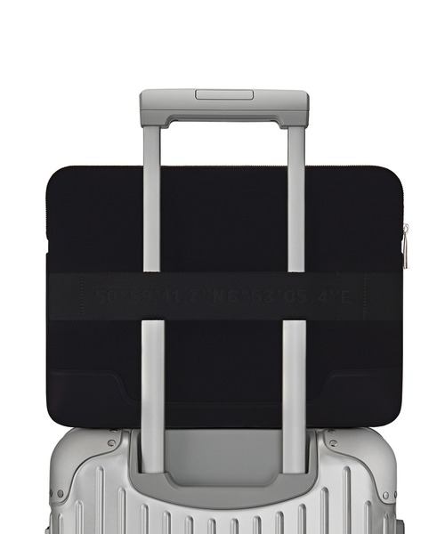 RIMOWA（リモワ）の「フラットポーチ ブラック（ハンドバッグ・レディース・ブラック・ONE SIZE）」の7枚目の写真