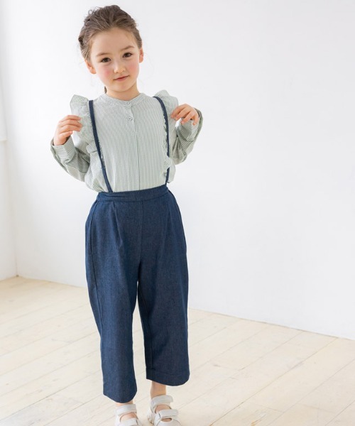 lulpini（ルルピー二）の「kids ソフトデニムストラップ付きタックパンツ（その他パンツ・キッズ・ブルー/サックスブルー・S/M/L）」の2枚目の写真