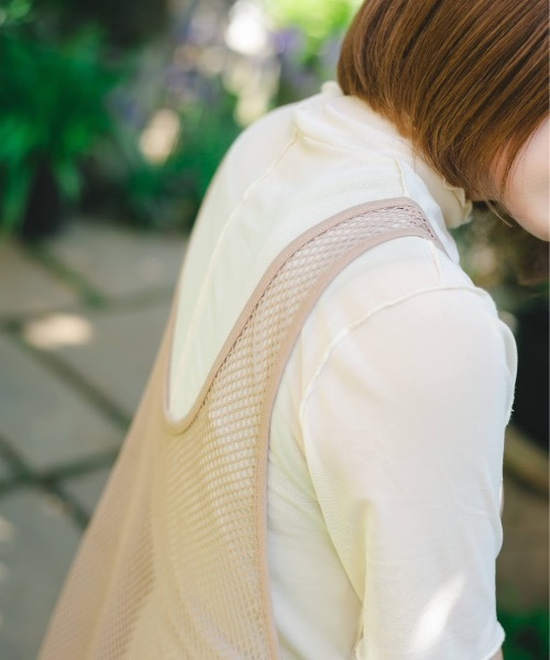 nemne store（ネンネストア）の「切替ライン入りメッシュレイヤードワンピース（ワンピース・レディース・オフホワイト/モカ・フリー）」の9枚目の写真