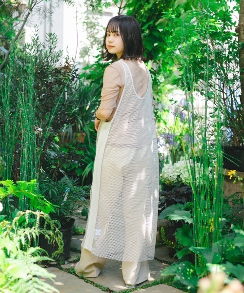 nemne store（ネンネストア）の「切替ライン入りメッシュレイヤードワンピース（ワンピース・レディース・オフホワイト/モカ・フリー）」の8枚目の写真