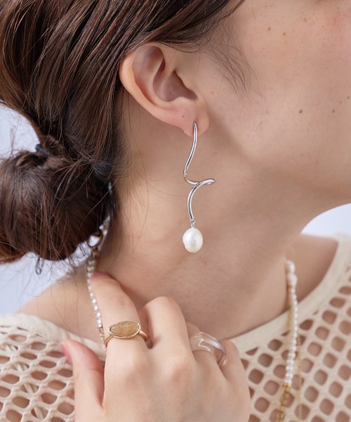 GOLDY（ゴールディ）の「【GOLDY】うねうねアシメパールピアス（ピアス