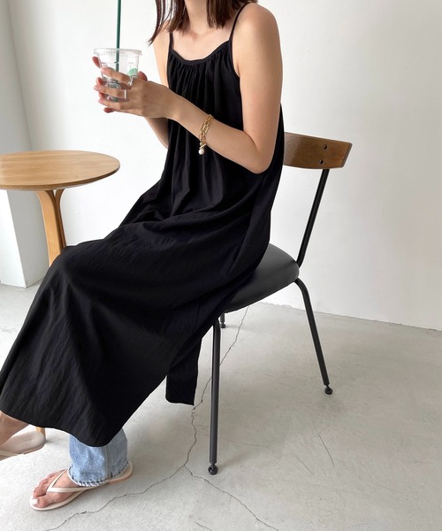 CANAL JEAN(キャナルジーン)の「via j(ヴィアジェイ) レーヨン混キャミロングワンピース(ワンピース・レディース・ブラック/カーキ・ONE SIZE)」の2枚目の写真