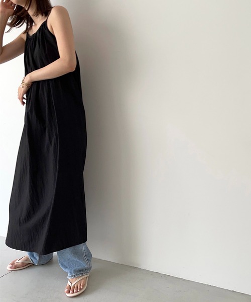 CANAL JEAN(キャナルジーン)の「via j(ヴィアジェイ) レーヨン混キャミロングワンピース(ワンピース・レディース・ブラック/カーキ・ONE SIZE)」の9枚目の写真