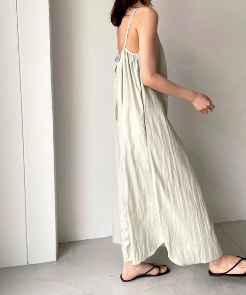 CANAL JEAN(キャナルジーン)の「via j(ヴィアジェイ) レーヨン混キャミロングワンピース(ワンピース・レディース・ブラック/カーキ・ONE SIZE)」の4枚目の写真