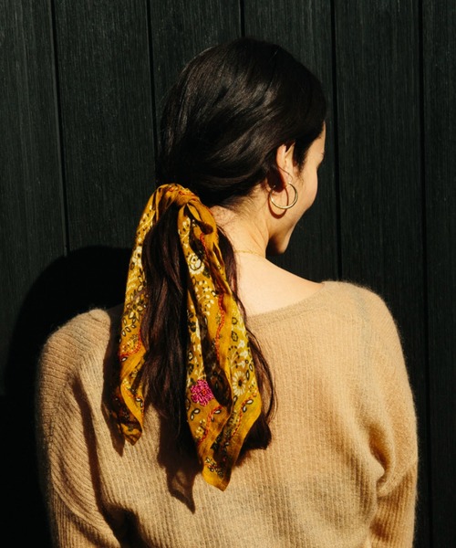 CHAN LUU（チャンルー）の「花柄 バンダナ／スカーフ DF-SC-119（バンダナ/スカーフ・レディース・ブルー/アイボリー/マルーン・フリー）」の8枚目の写真