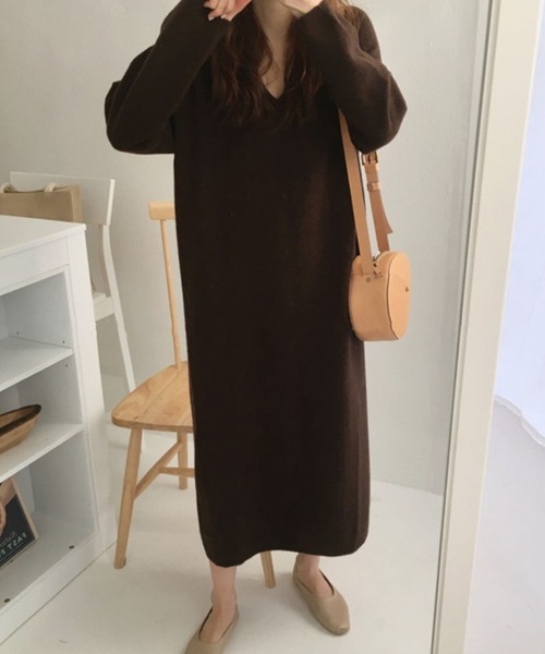 meJane(ミージェーン)の「シンプルVネックニットワンピース【ZOZOTOWN限定】(ワンピース・レディース・ベージュ/ブラウン/ブルー・FREE)」の7枚目の写真