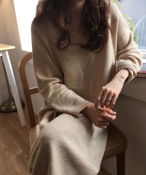 meJane(ミージェーン)の「シンプルVネックニットワンピース【ZOZOTOWN限定】(ワンピース・レディース・ベージュ/ブラウン/ブルー・FREE)」の9枚目の写真