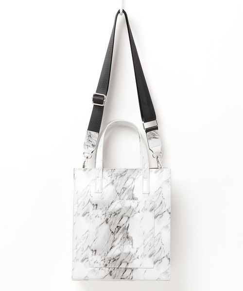 E.TOKYO（イートーキョー）の「E.TOKYO /縦長2WAYバッグ (160121)（ショルダーバッグ・レディース・ブラック/ベージュ/ブラウン/ピンク/ブルー/グリーン/アイボリー/ブラック系その他/グレー系その他/ブラウン系その他/ベージュ系その他/パイソン/ブラック系その他2/ベージュ系その他2/アイボリー系1/アイボリー系2/グレー・FREE）」の6枚目の写真