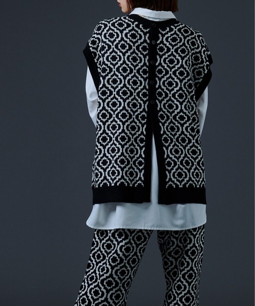 Ellno Loset（エルノロゼット）の「2WAY柄ニットベスト（ベスト・メンズ・パープル/ブラック・MEDIUM/LARGE）」の9枚目の写真