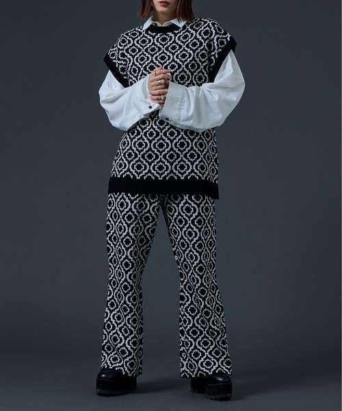 Ellno Loset（エルノロゼット）の「2WAY柄ニットベスト（ベスト・メンズ・パープル/ブラック・MEDIUM/LARGE）」の14枚目の写真