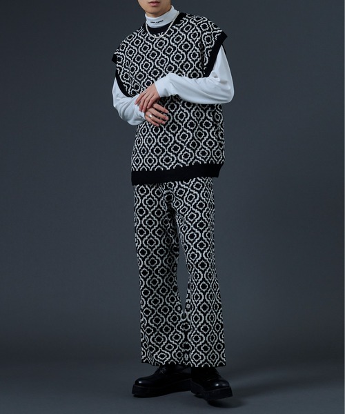 Ellno Loset（エルノロゼット）の「2WAY柄ニットベスト（ベスト・メンズ・パープル/ブラック・MEDIUM/LARGE）」の7枚目の写真