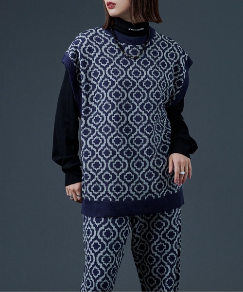 Ellno Loset（エルノロゼット）の「2WAY柄ニットベスト（ベスト・メンズ・パープル/ブラック・MEDIUM/LARGE）」の20枚目の写真