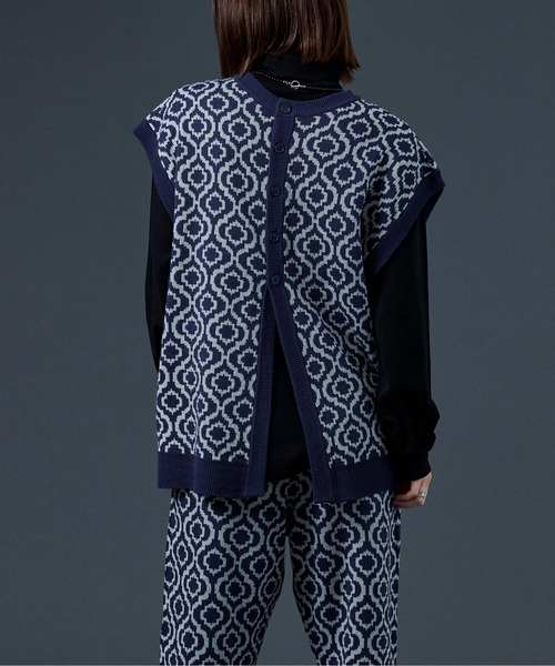 Ellno Loset（エルノロゼット）の「2WAY柄ニットベスト（ベスト・メンズ・パープル/ブラック・MEDIUM/LARGE）」の22枚目の写真