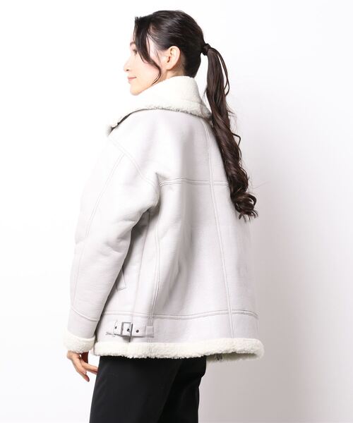 THISIS(ディスイズ)の「ビッグサイズ PUボンディング B-3ジャケット(ムートンコート・レディース・ブラック/グレー/ブラック系その他・MEDIUM/LARGE/X-LARGE)」の6枚目の写真