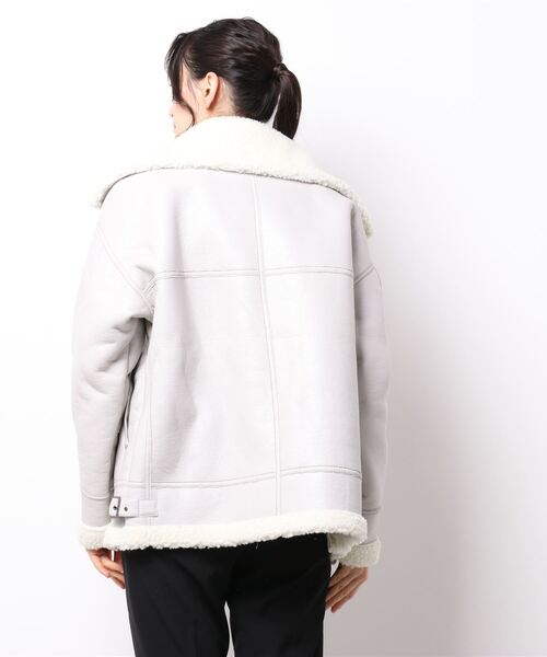 THISIS(ディスイズ)の「ビッグサイズ PUボンディング B-3ジャケット(ムートンコート・レディース・ブラック/グレー/ブラック系その他・MEDIUM/LARGE/X-LARGE)」の4枚目の写真