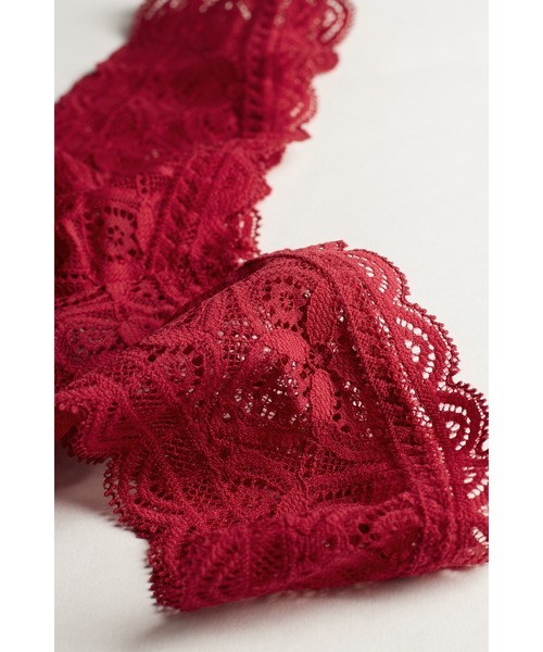 Intimissimi(インティミッシミ)の「80'sスタイル レース ブラジリアン(ショーツ・レディース・ブラック/キナリ/レッド・S/M/L)」の13枚目の写真