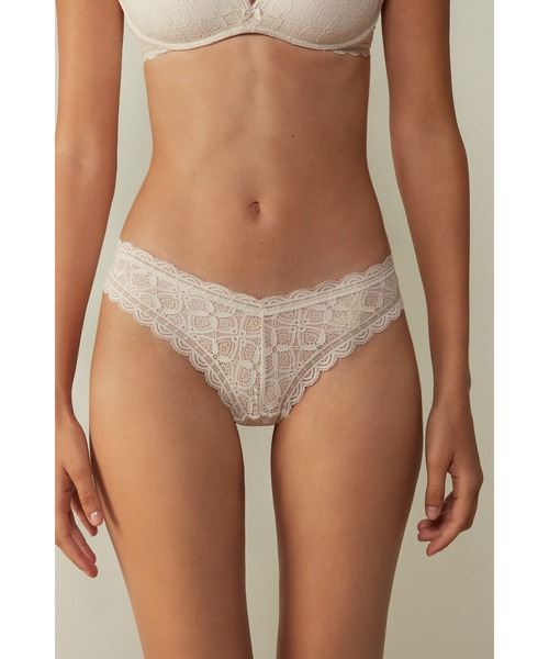 Intimissimi(インティミッシミ)の「80'sスタイル レース ブラジリアン(ショーツ・レディース・ブラック/キナリ/レッド・S/M/L)」の12枚目の写真