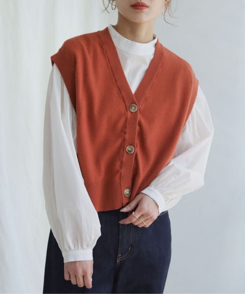 HER CLOSET(ハークローゼット)の「【shemoshelly】ショート丈深Vネックニットベスト(ベスト・レディース・ブラック/テラコッタ/アイボリー/マスタード・M)」の3枚目の写真