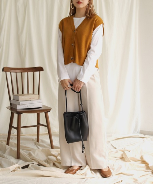 HER CLOSET(ハークローゼット)の「【shemoshelly】ショート丈深Vネックニットベスト(ベスト・レディース・ブラック/テラコッタ/アイボリー/マスタード・M)」の21枚目の写真