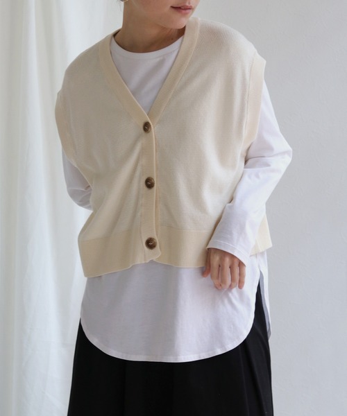 HER CLOSET(ハークローゼット)の「【shemoshelly】ショート丈深Vネックニットベスト(ベスト・レディース・ブラック/テラコッタ/アイボリー/マスタード・M)」の9枚目の写真