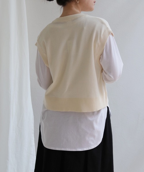 HER CLOSET(ハークローゼット)の「【shemoshelly】ショート丈深Vネックニットベスト(ベスト・レディース・ブラック/テラコッタ/アイボリー/マスタード・M)」の7枚目の写真