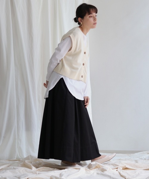 HER CLOSET(ハークローゼット)の「【shemoshelly】ショート丈深Vネックニットベスト(ベスト・レディース・ブラック/テラコッタ/アイボリー/マスタード・M)」の8枚目の写真