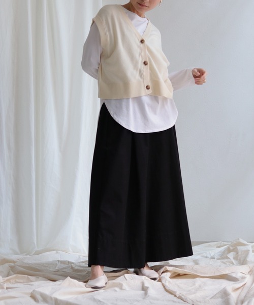 HER CLOSET(ハークローゼット)の「【shemoshelly】ショート丈深Vネックニットベスト(ベスト・レディース・ブラック/テラコッタ/アイボリー/マスタード・M)」の10枚目の写真