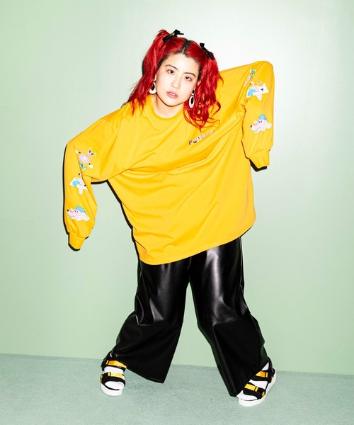 PUNYUS(プニュズ)の「スリーブプリントロンT(Tシャツ/カットソー・レディース・ピンク/オレンジ/ホワイト/ブラック・1/2/3/4)」の4枚目の写真