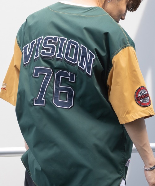VISION STREET WEAR（ヴィジョンストリートウェア）の「【VISION STREET WEAR／ヴィジョンストリートウェア】ロゴ刺繍ベースボールシャツ/ナンバリング/カレッジロゴ/バックデザイン/ビッグシルエット/オーバーサイズシャツ（シャツ/ブラウス・メンズ・ネイビー/グリーン/アイボリー/ブルー系その他/チャコールグレー/グリーン系その他/ホワイト系その他・M/L/XL）」の4枚目の写真