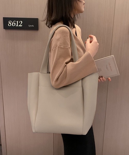 Chaco closet（チャコ クローゼット）の「フェイクレザービッグトートバッグ（トートバッグ・レディース・ブラック/ベージュ/ブラウン・FREE）」の8枚目の写真