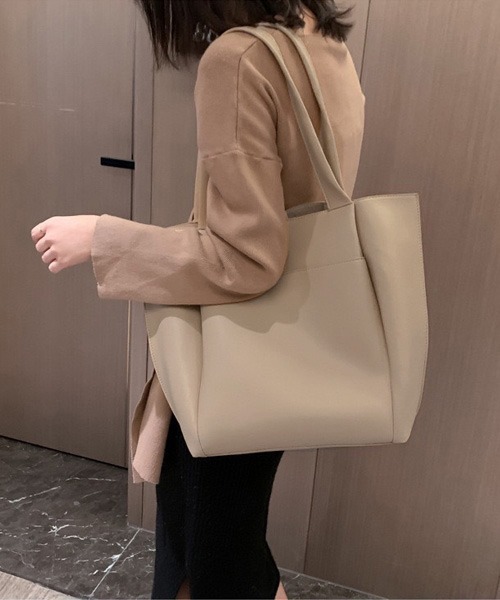 Chaco closet（チャコ クローゼット）の「フェイクレザービッグトートバッグ（トートバッグ・レディース・ブラック/ベージュ/ブラウン・FREE）」の10枚目の写真