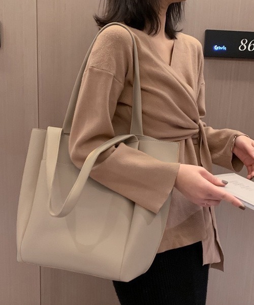 Chaco closet（チャコ クローゼット）の「フェイクレザービッグトートバッグ（トートバッグ・レディース・ブラック/ベージュ/ブラウン・FREE）」の21枚目の写真